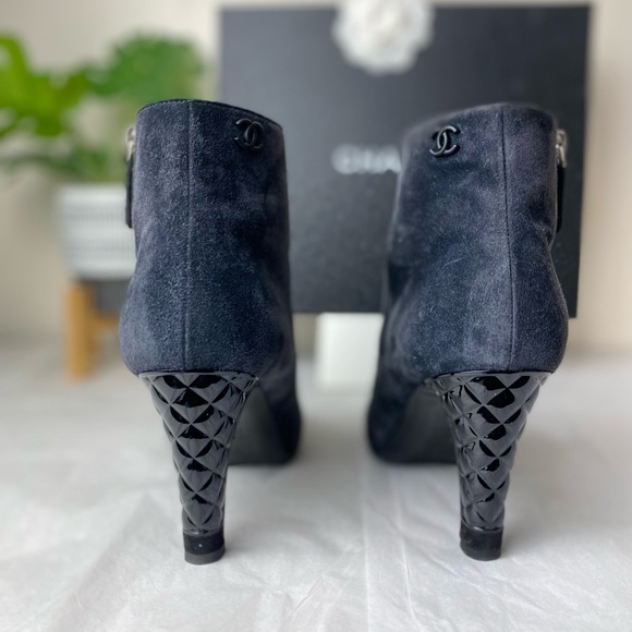 Chanel Interlocking CC Logo Short Bootie - Picture 11 of 15